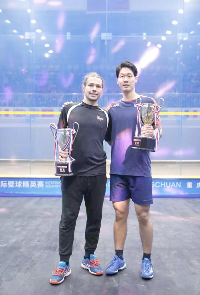 壁球选手在场上斗智斗勇风波再起