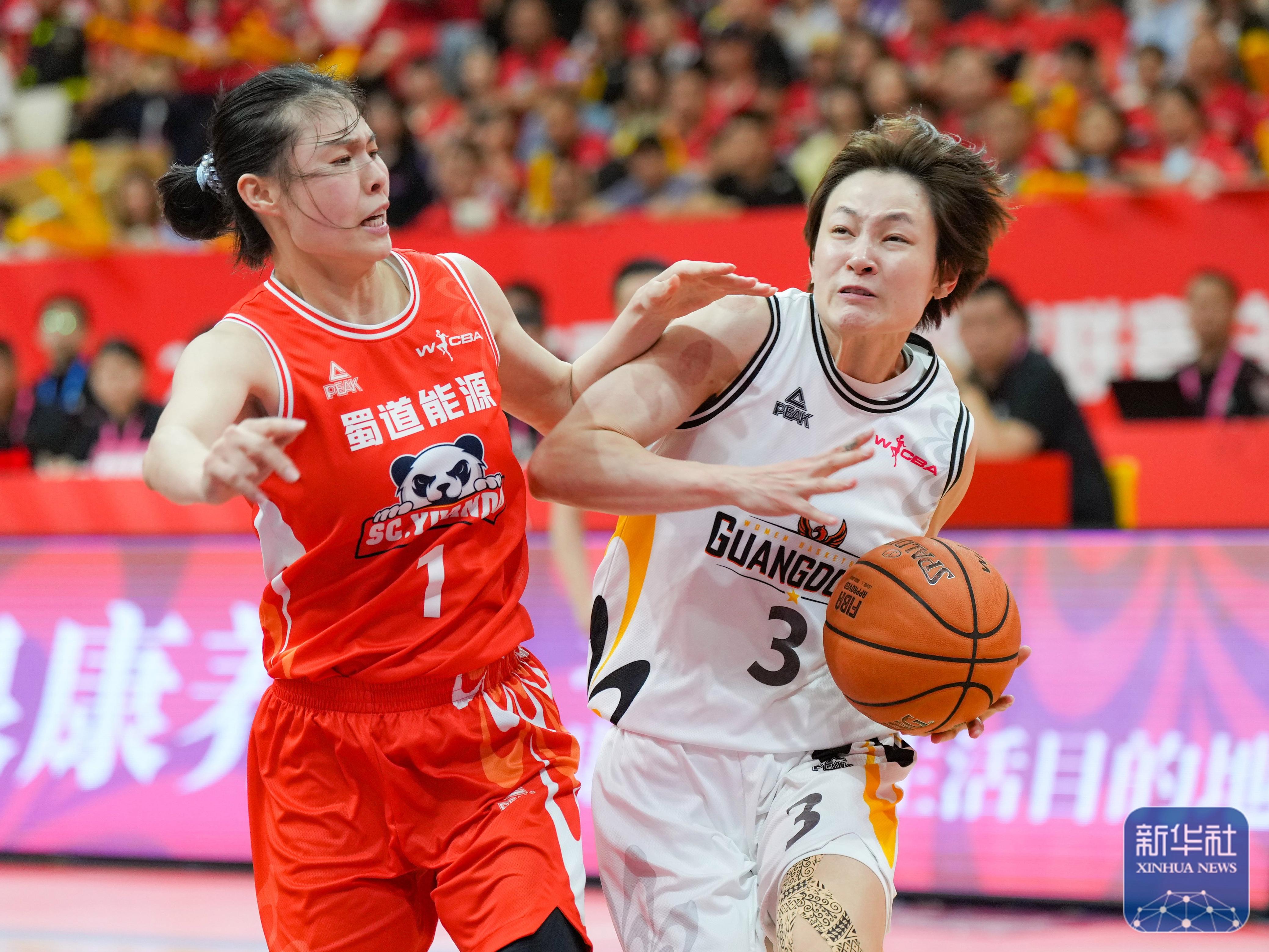 四川女篮实力横扫对手，豪取两连胜