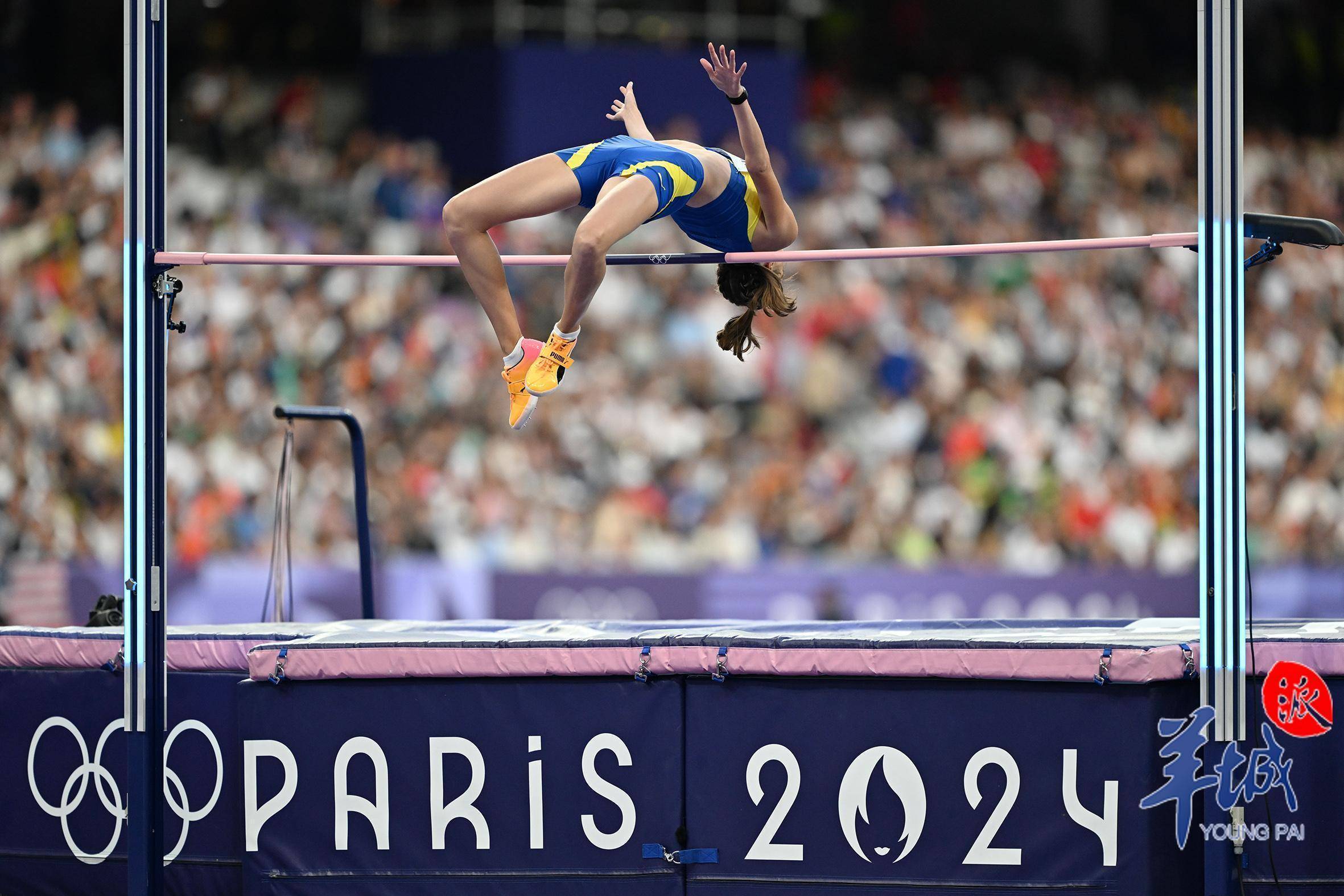 立陶宛体操选手勇夺金牌，赢得喝彩