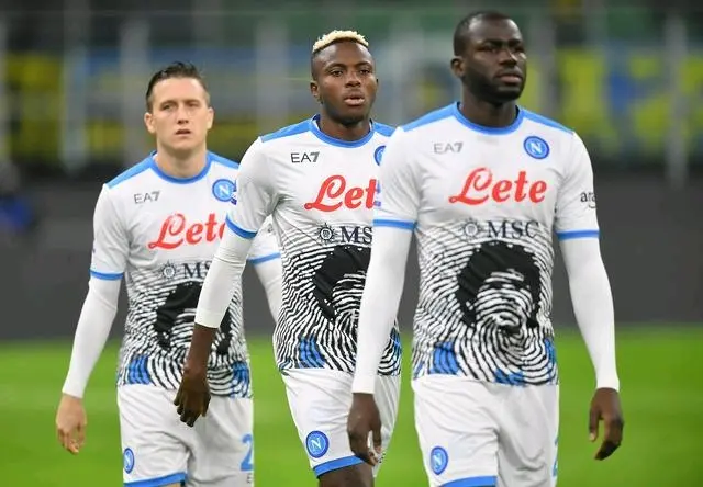 新赛季伊始，球队面临严峻考验，围绕冠争八的简单介绍