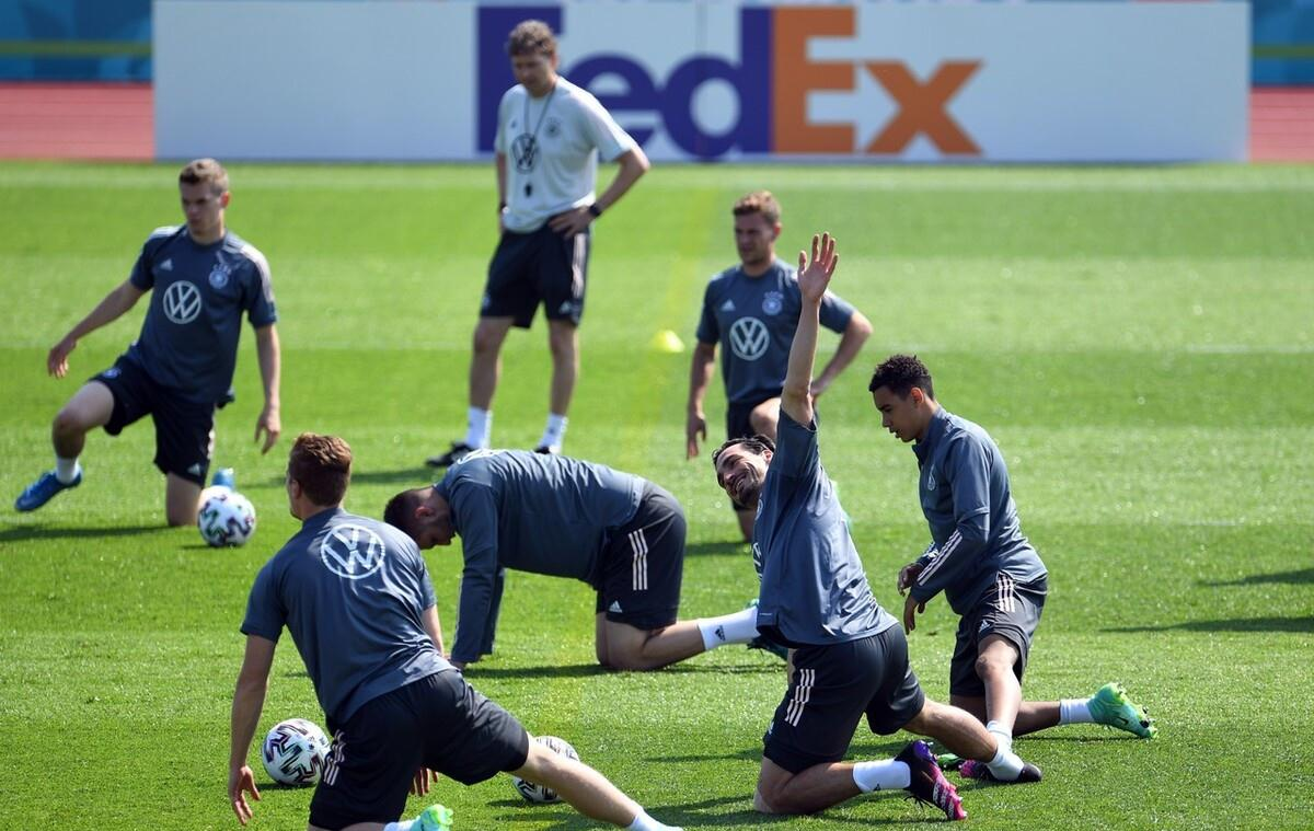 开云体育-包含德国队实力碾压对手，轻松夺得胜利的词条