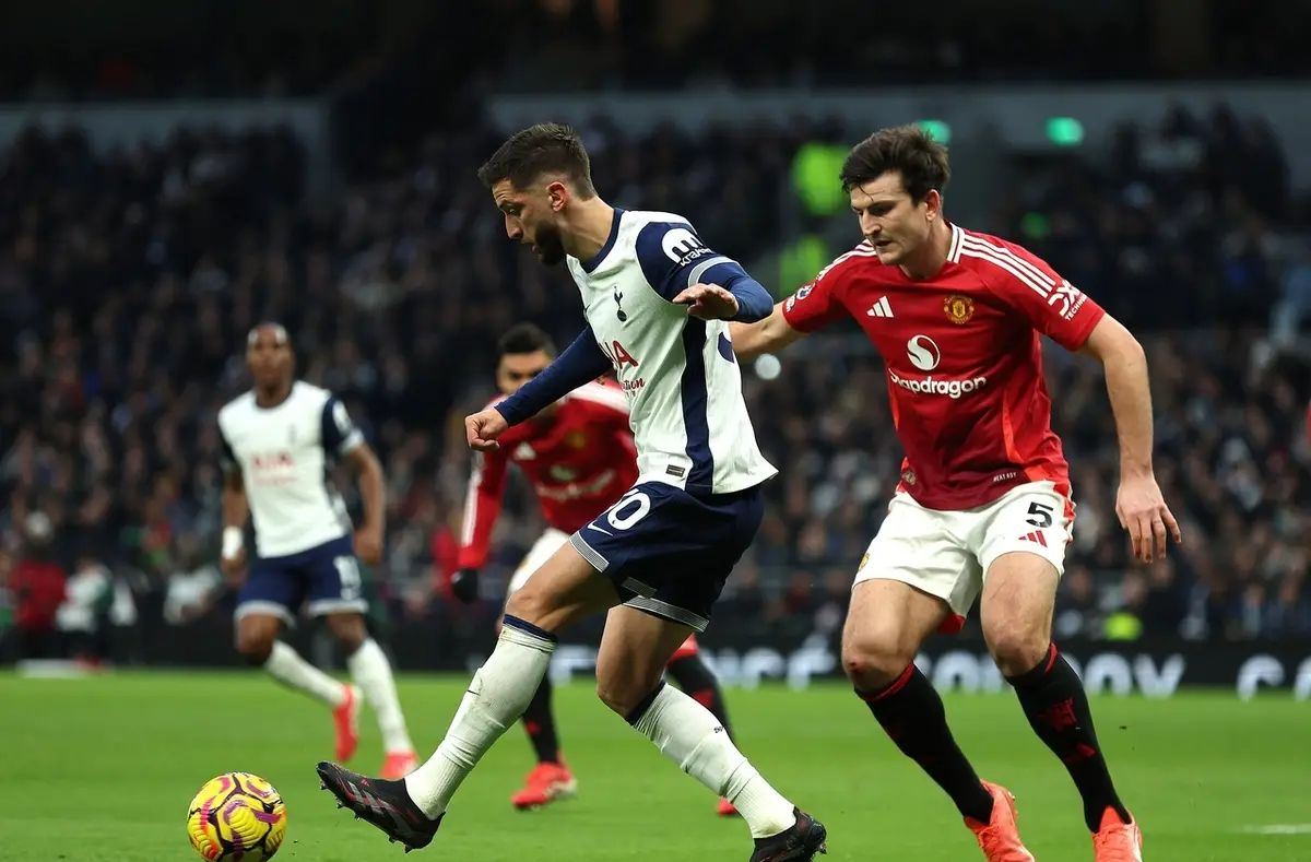 开云体育中国-曼联客场再次不敌热刺，主帅索尔斯克亚面临压力