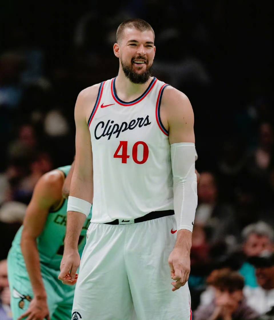 快船力克黄蜂,豪取四连胜 快船力克黄蜂,豪取四连胜