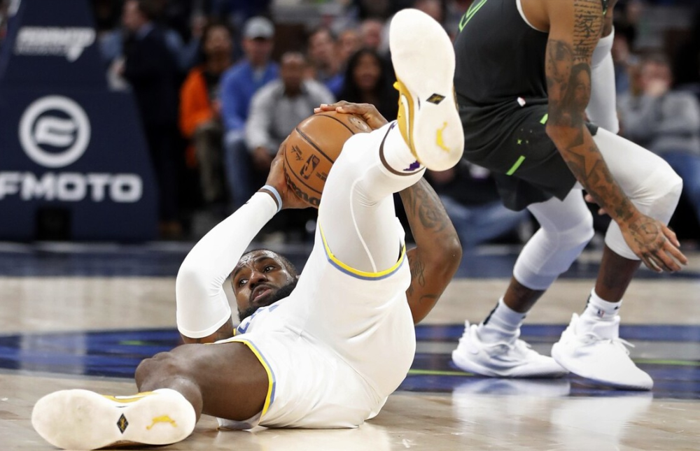 开云体育-莱加内斯主帅宣布辞职，球队陷入深渊