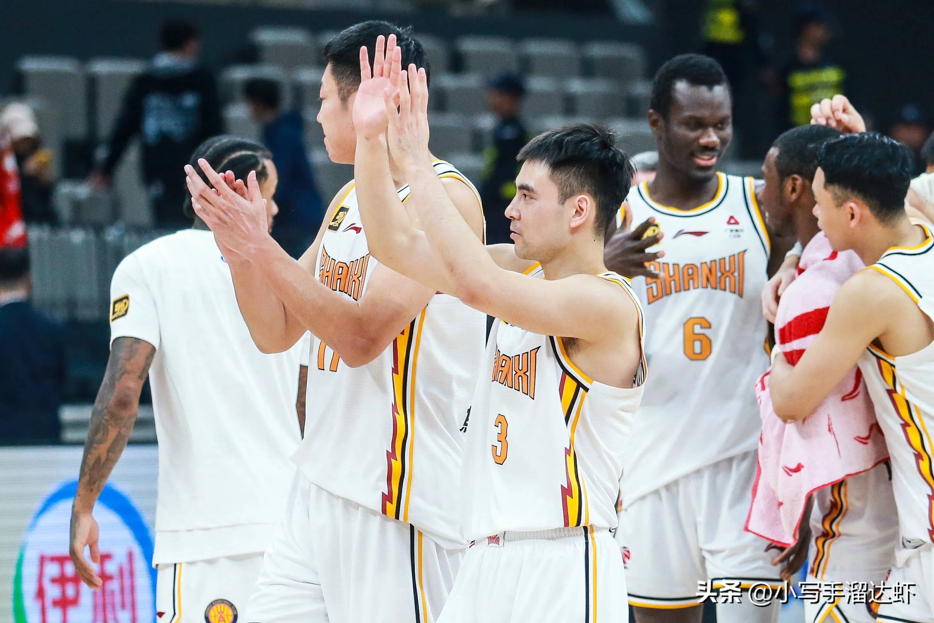 开云体育下载-球队表现抢眼，晋级形势堪忧