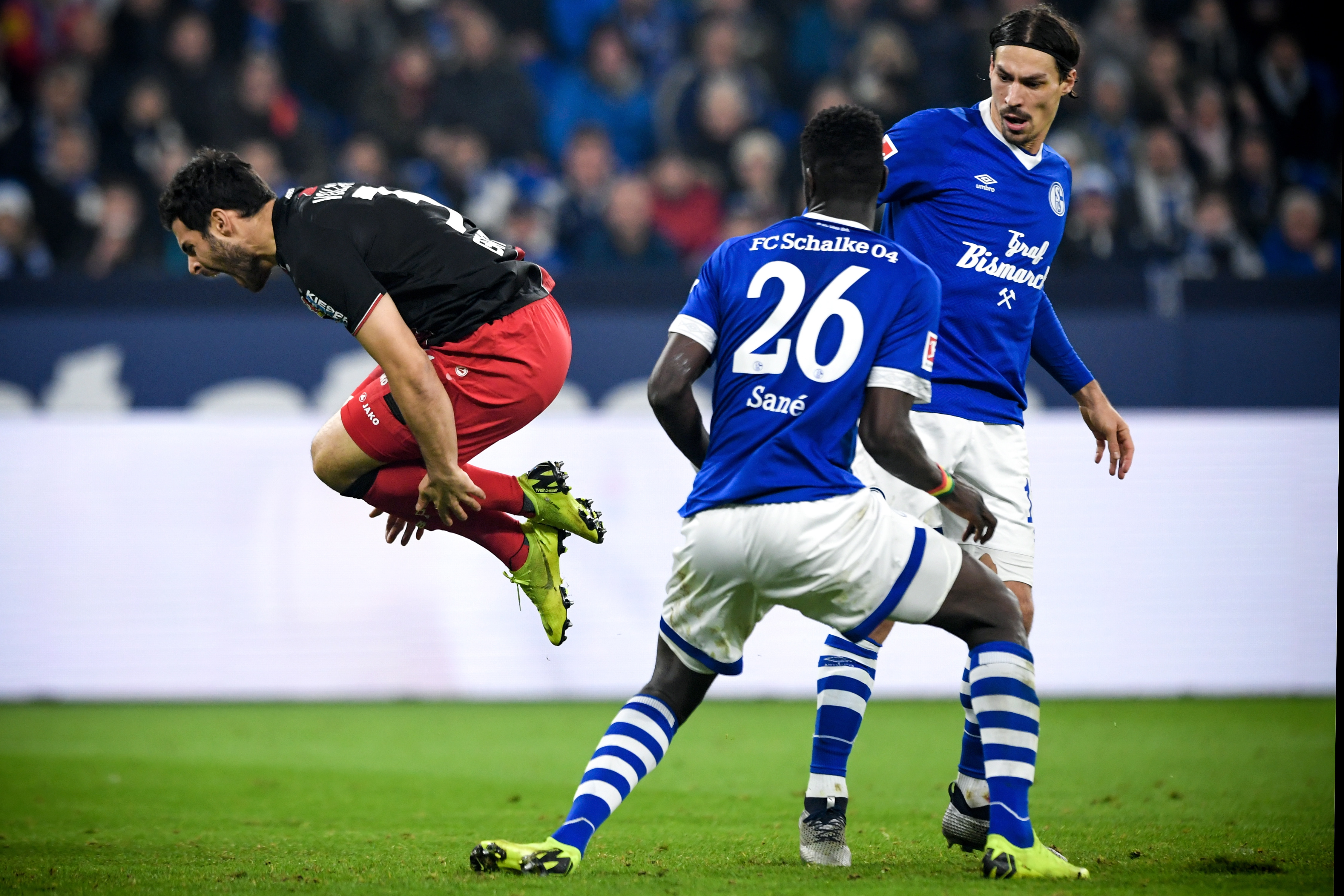 开云体育app-关于沙尔克04球员奋不顾身在德国足球联赛中展现实力的信息