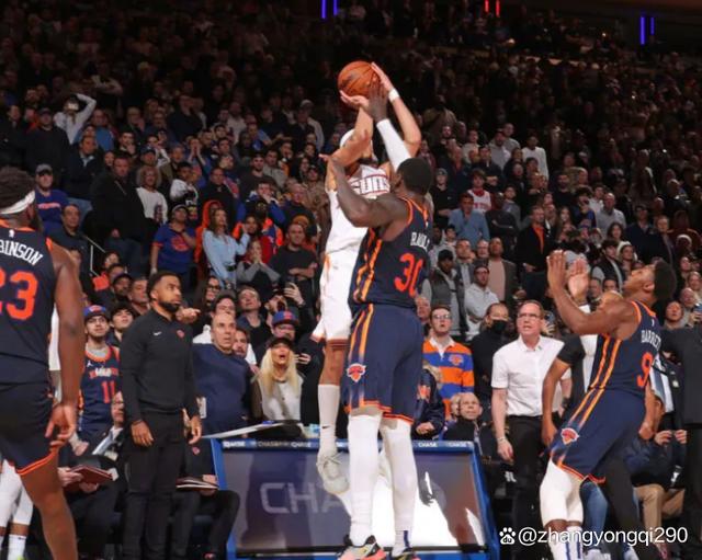 上海队绝杀骑士,布克点燃赛场 上海队绝杀骑士,布克点燃赛场