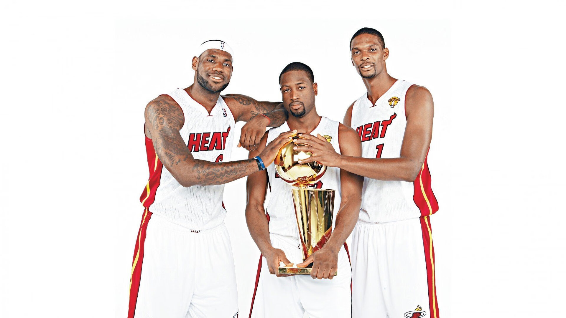 历史首次!武切维奇绝杀助新疆队跨联赛淘汰尼克斯,创造篮球史诗一战